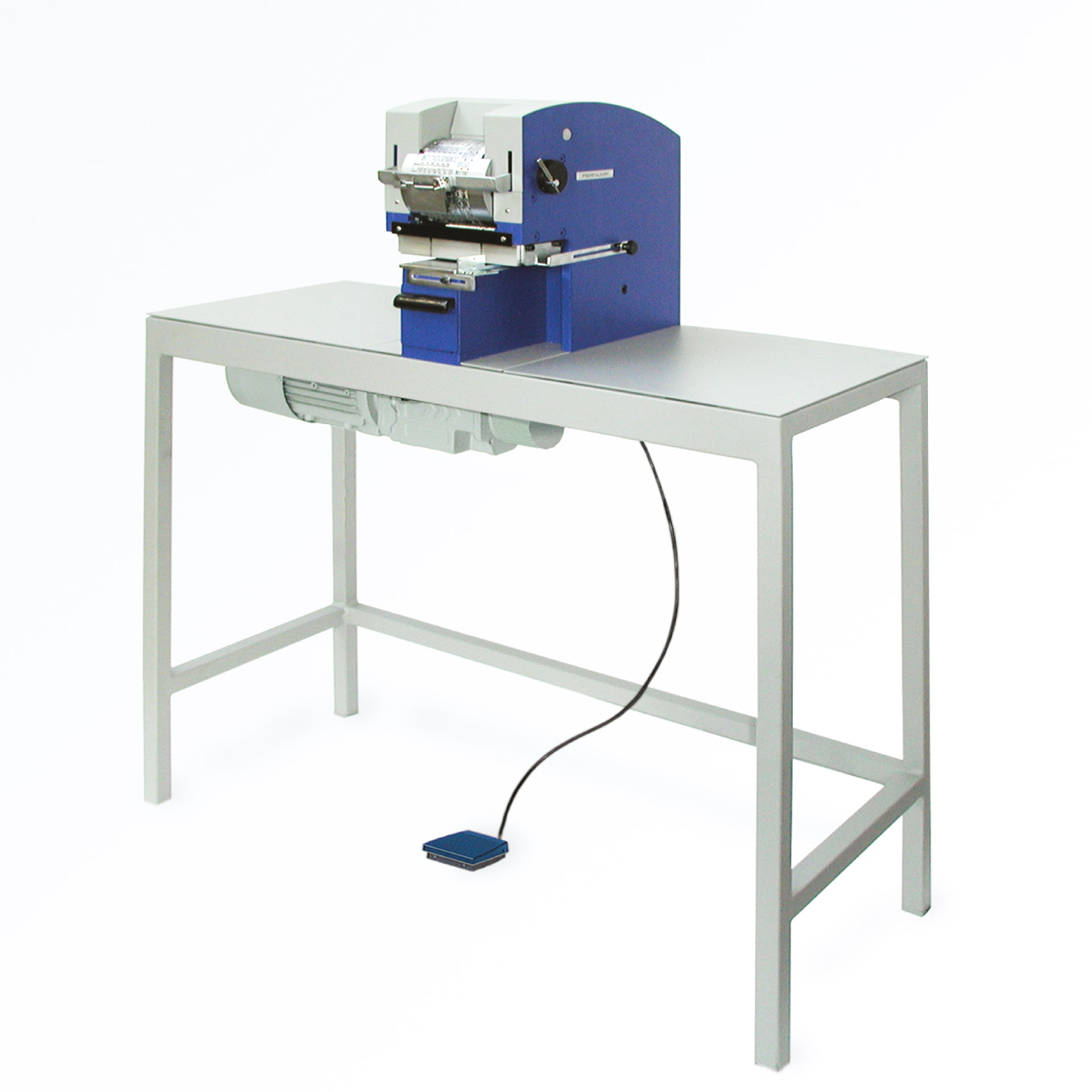 PERNUMA PERFOSTAR ES Perforiermaschine auf Untergestell Elektrische PERNUMA PERFOSTAR ES Perforiermaschine welche auf einem Untergestell montiert ist mit angeschlossenem Fußschalter