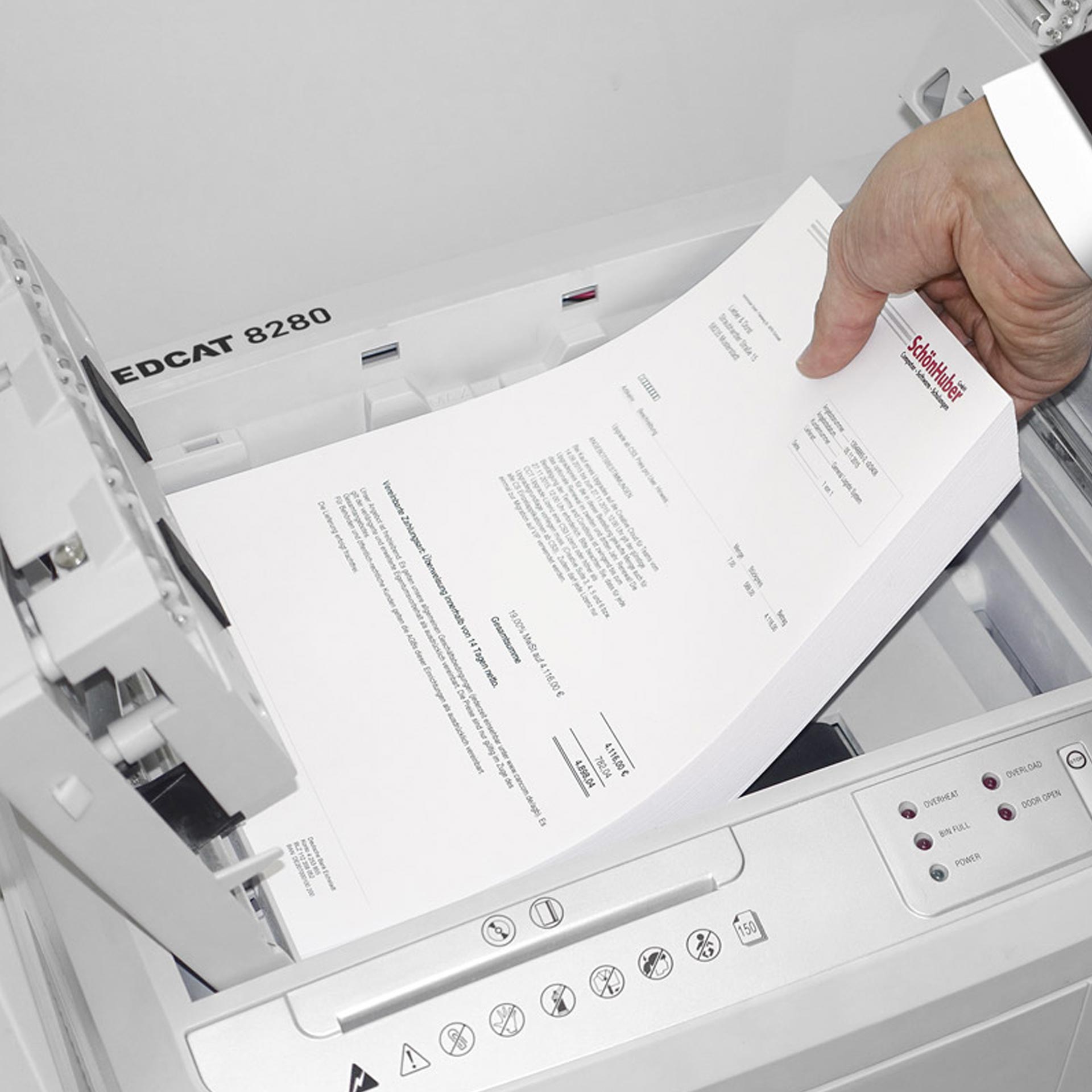 ideal aktenvernichter shredcat 8280 cc-auto-feed-system ideal aktenvernichter shredcat 8280 cc-ansicht auf das auto-feed-system fuer die zufuehrung von papierstapeln