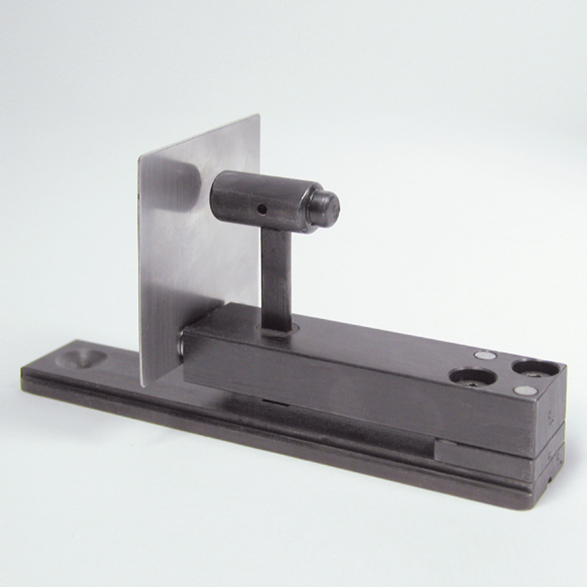 Pernuma Lochstanztype Pernume Metallische Lochstanztype für PERNUMA Loch-Entwertungsgeräte, montiert auf einer Grundplatte mit Führungsblock und senkrechtem Stempelhalter.