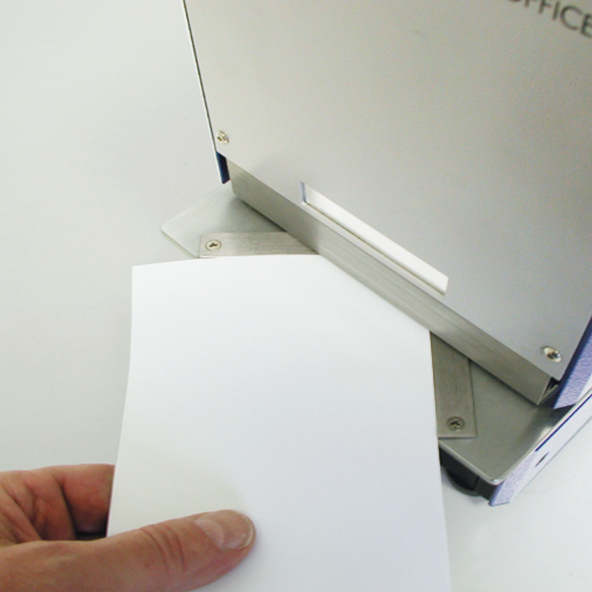 Pernuma office CP Eckenperforiermaschien Anwendungsbeispiel Pernuma office CP Eckenperforiermaschien