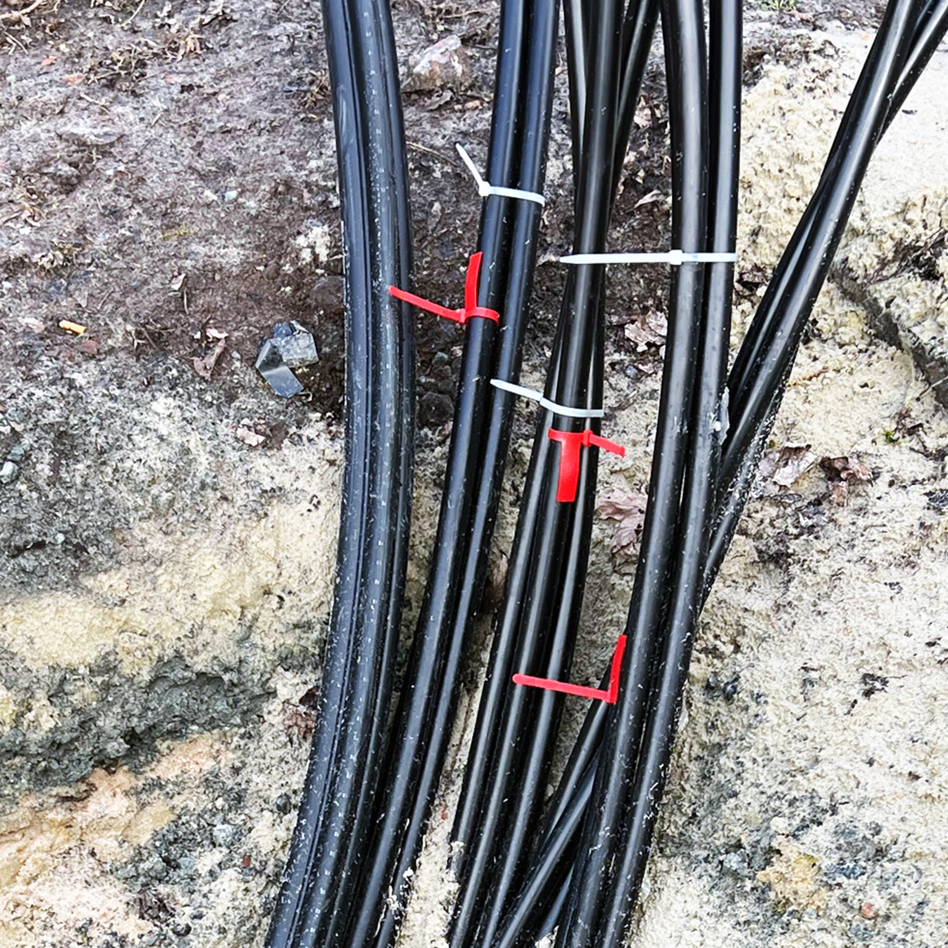 ndungsbeispiel Kekoplast Kabel mit Kabelkennzeichnungsschlaufen