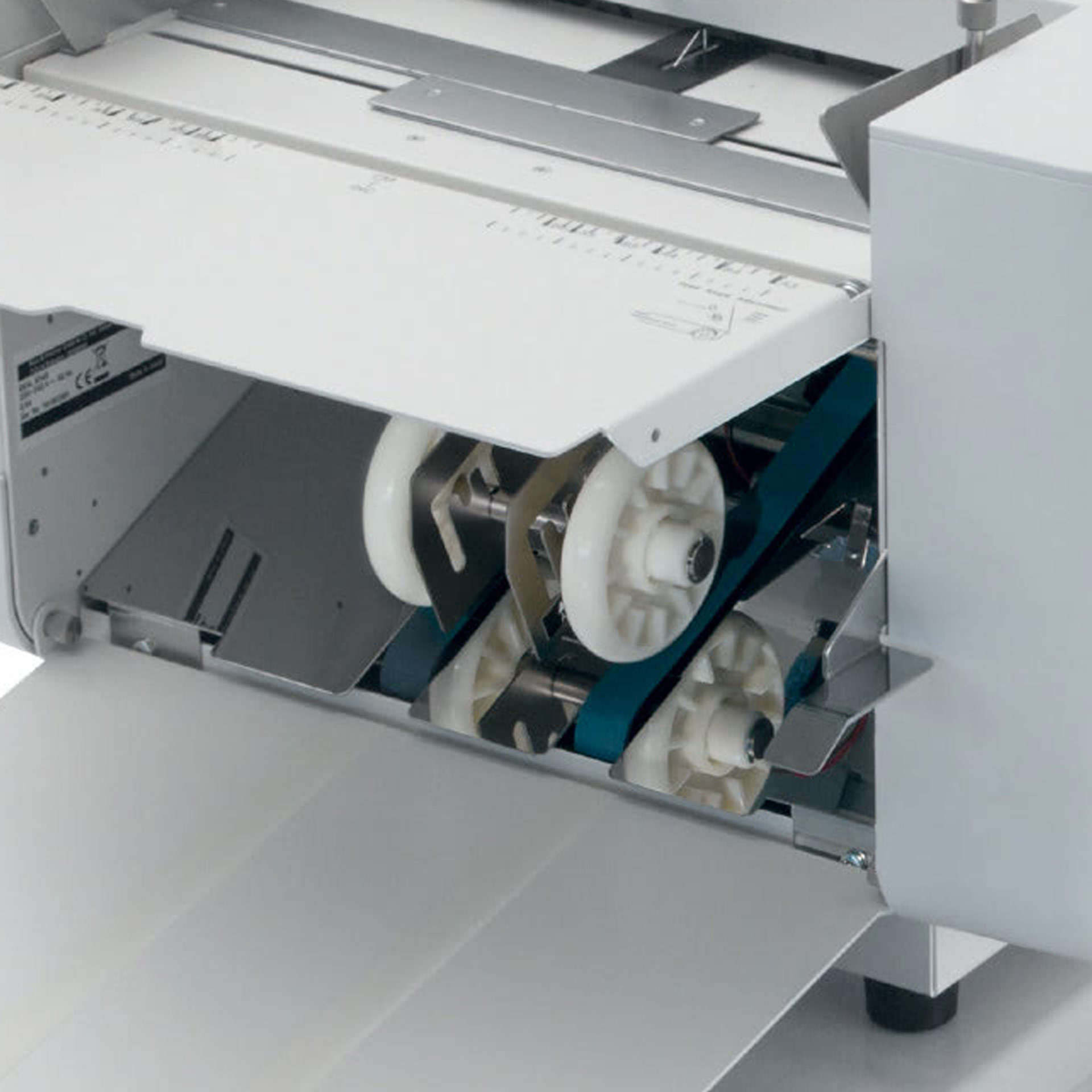 ideal 8345 falzmaschine-bandauslage mit verstellbarer Papierauswurfrolle ideal 8345 falzmaschine-ansicht auf die bandauslage mit verstellbarer Papierauswurfrolle