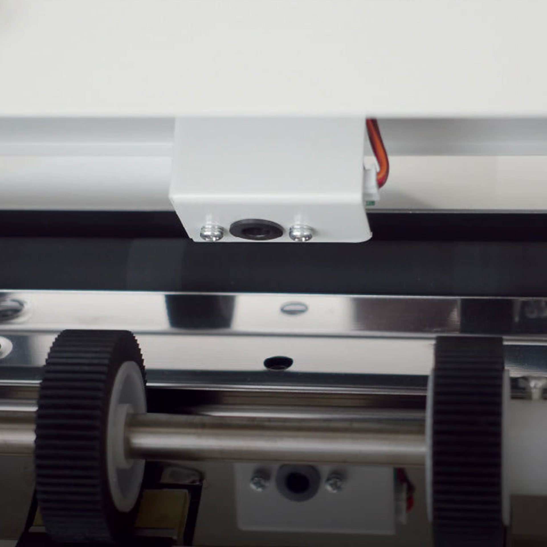 ideal 8345 falzmaschine-sensor fuer einzugserkennung ideal 8345 falzmaschine-ansicht auf den sensor fuer einzugserkennung