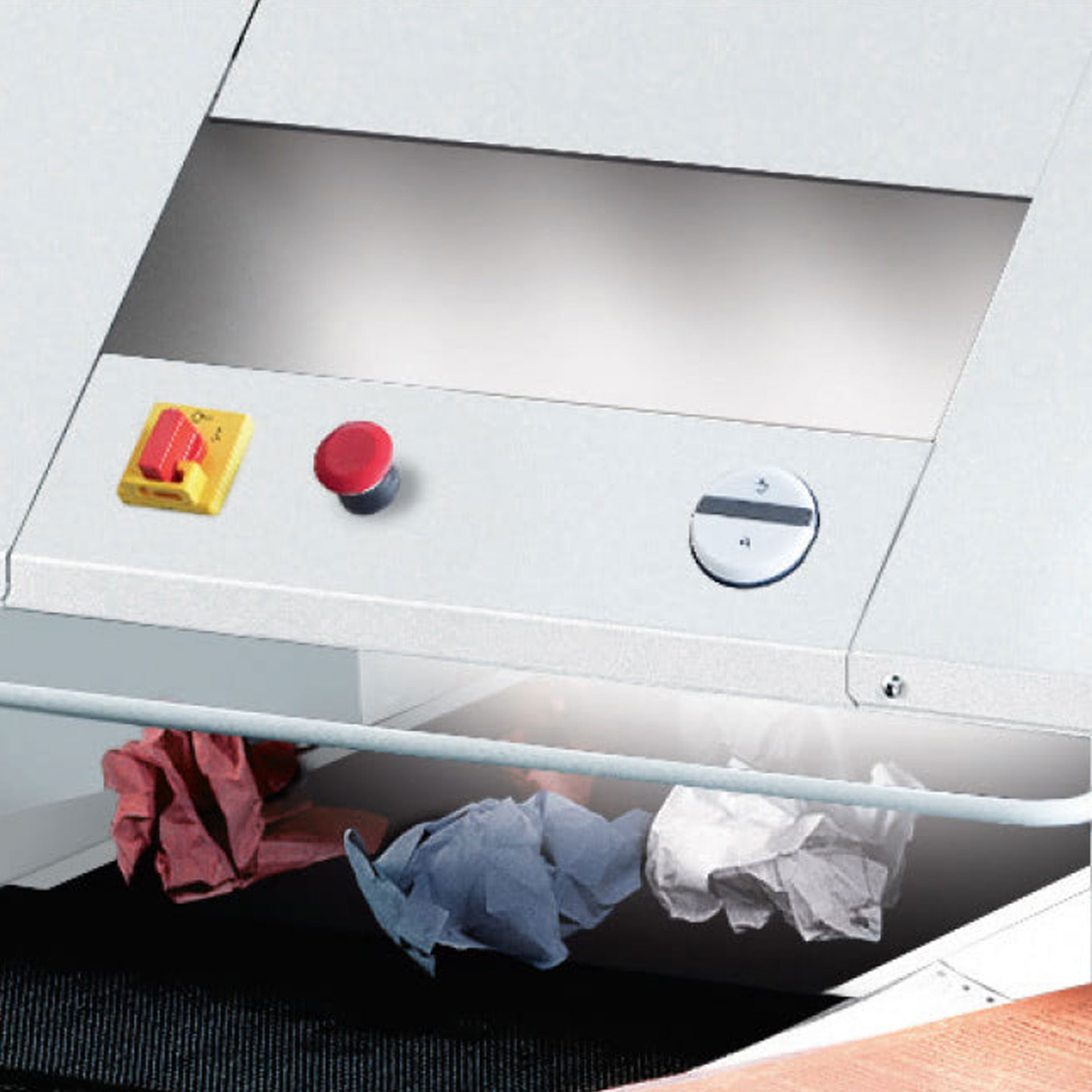 ideal 4108 aktenvernichter-beleuchtung des arbeitsbereiches ideal 4108 aktenvernichter-ansicht der beleuchtung des arbeitsbereiches und verarbeitung von knuellpapier auf dem laufband