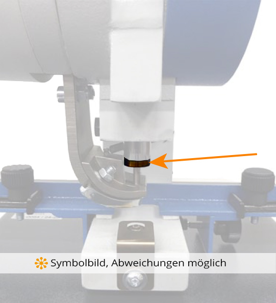 HANG Oberstempel für Piccolo Ösapparate Frontansicht eines HANG Piccolo Ösapparats mit eingesetztem Oberstempel; ein orangefarbener Pfeil markiert das zylindrische Werkzeug in der oberen Aufnahme. Symbolbild, Abweichungen möglich.