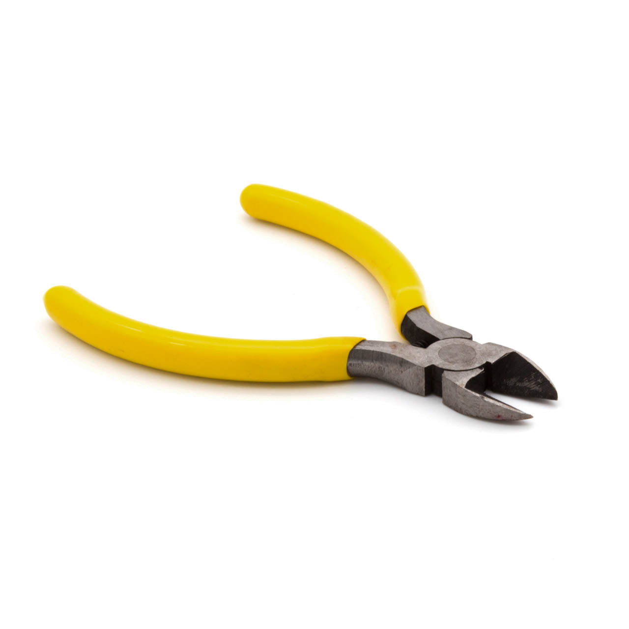 DUO Ösenremover mit gelben Griffen DUO Ösenöffnungszange mit gelben gebogenen Griffen und geöffneten metallischen Backen, in schräger Ansicht mit dem Zangenkopf rechts.