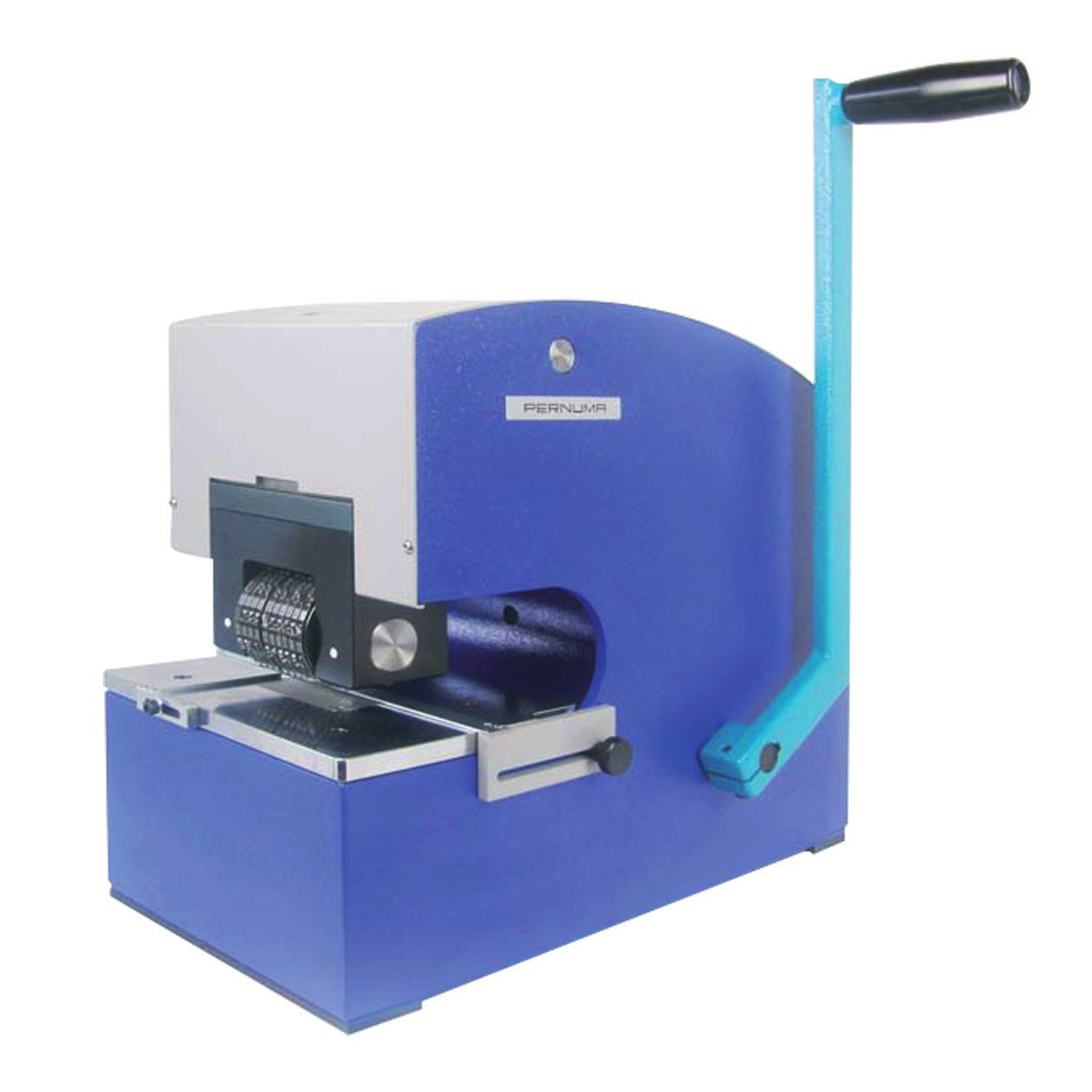 PERNUMA METALLPRINT manuelles Prägegerät Manuelles Prägegerät PERNUMA METALLPRINT mit seitlichem Hebel in schräger Frontansicht, auf weißem Hintergrund.